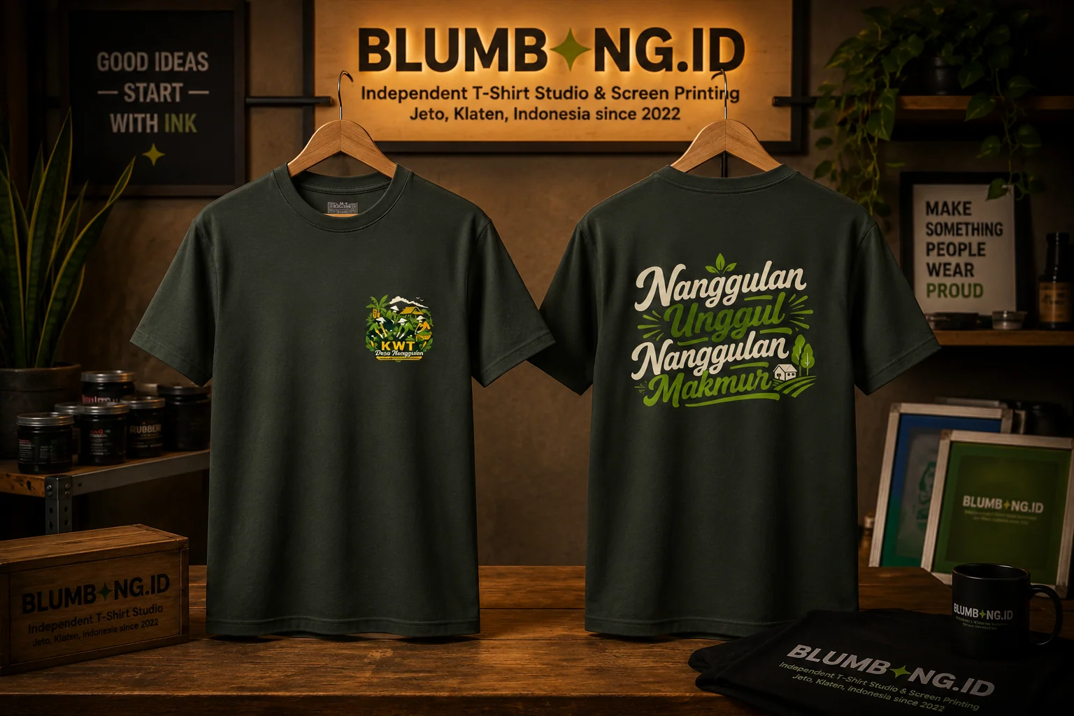 Kaos green army tampak depan dan belakang dengan sablon plastisol — depan berupa ilustrasi ibu-ibu tani memetik sayur dengan logo KWT Desa Nanggulan dan tagline Bersama Menanam Bersama Berkembang, belakang bertuliskan Nanggulan Unggul Nanggulan Makmur — karya Blumbang ID untuk KWT Desa Nanggulan, Cawas, Klaten